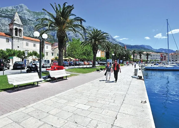 Lovely Apartment In Makarska With Kitchen