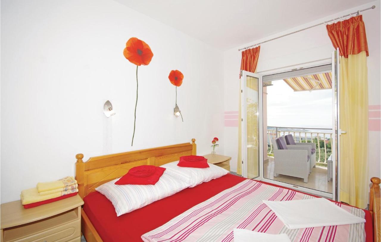 Lovely In With Kitchen Apartmán